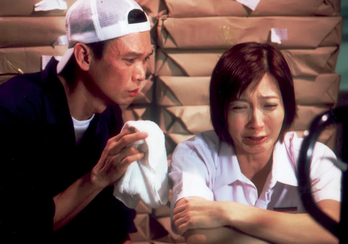 谢韶光（左）和黄碧仁在2002年合作《九层糕》。（档案照）