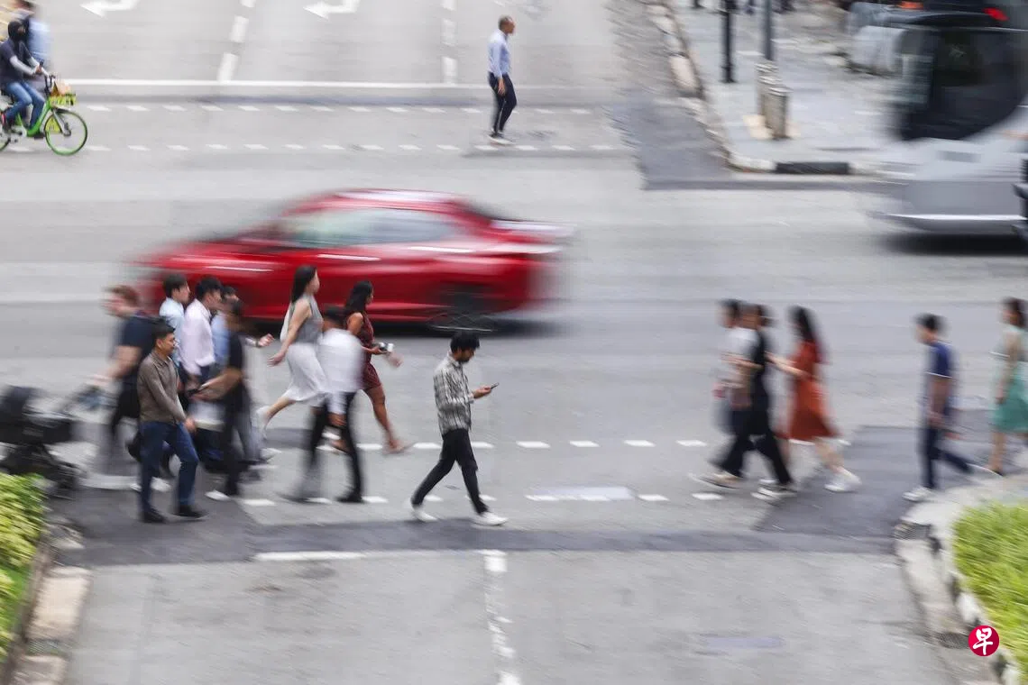 调查：我国近四成员工担忧因AI失业58%恐两年内饭碗不保| 联合早报