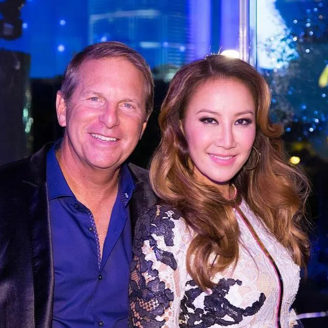 李玟2011年与大16岁的Bruce（左）结婚。（取自艺人IG）