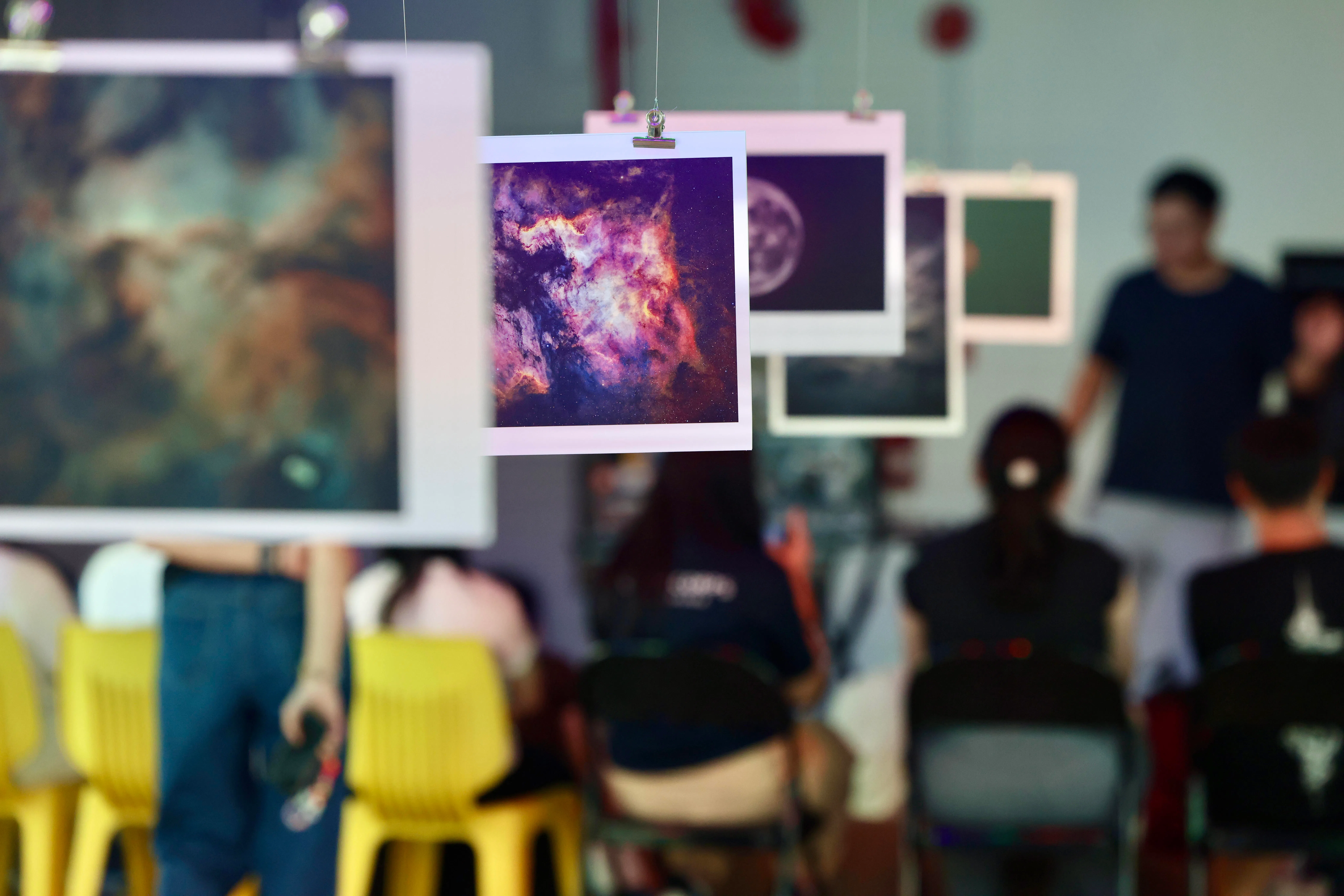 义安理工学院及新加坡理工学院的天文社共同举办星空摄影比赛，让不同年龄层的参与者展示在新加坡各地拍摄的月亮和星空作品。（陈斌勤摄）