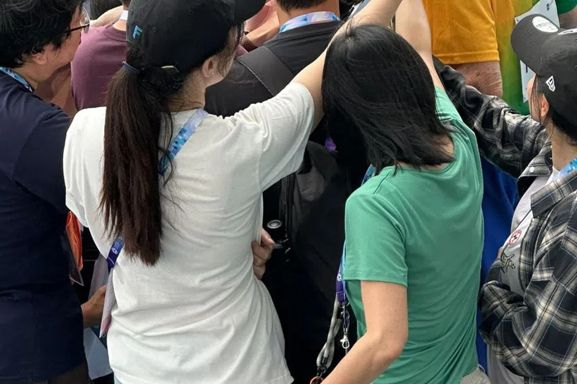 周杰伦在Instagram称赞妻子昆凌的爷爷罗伦斯（橙衣）“太厉害了”。（取自周杰伦Instagram）