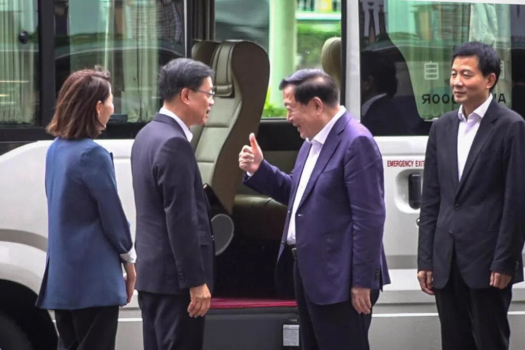 夏宝龙访港高度评价李家超 学者：最早年底才知会否连任特首