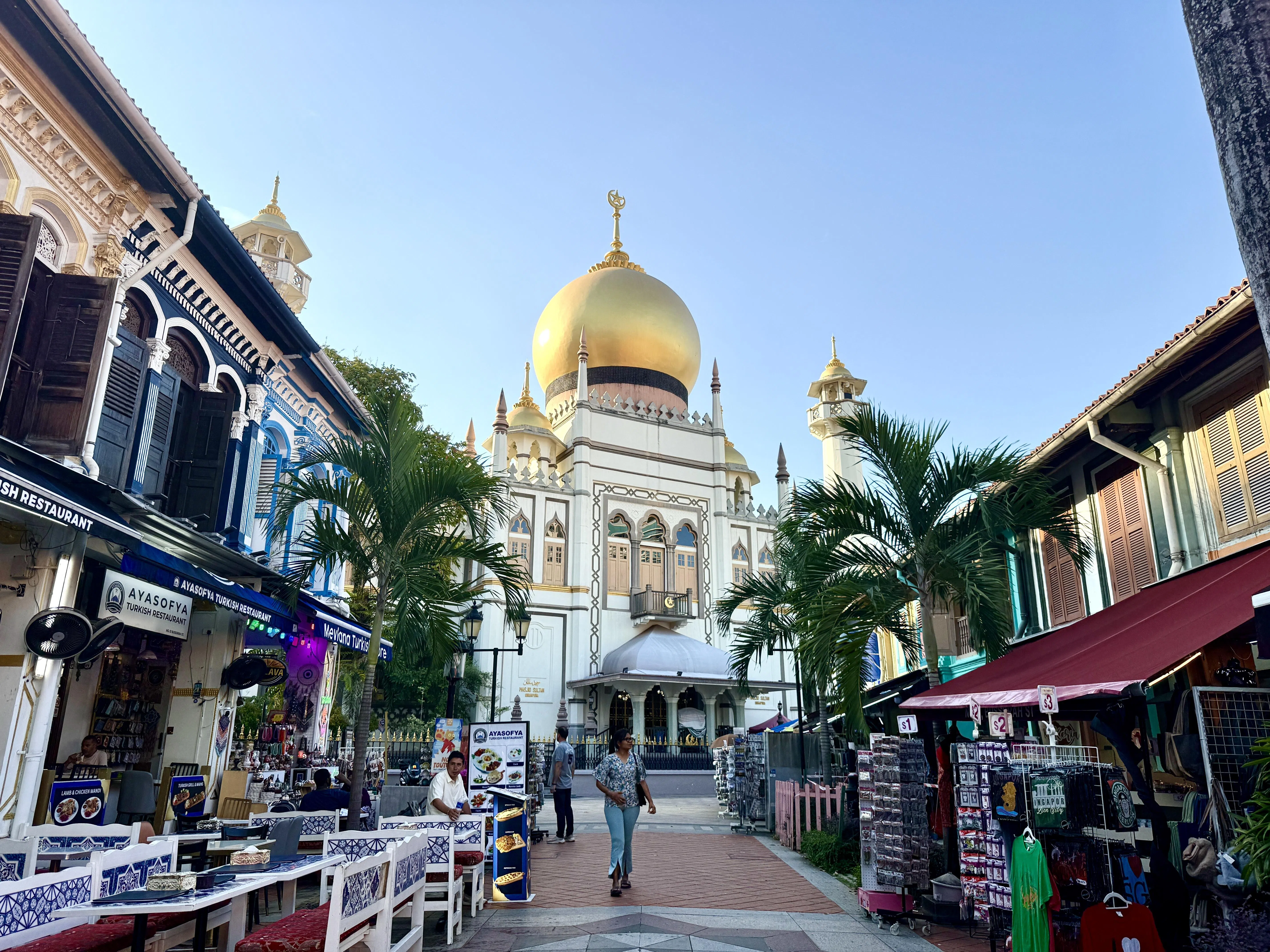 1824年落成的苏丹回教堂是甘榜格南的代表建筑，星期六至四每天有两个时段开放给公众参观。（陈映蓁摄）