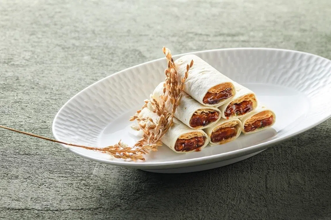 绿茶餐厅的面饼酱香五花肉，由浙江名厨俞斌精心烹制。（餐馆提供）