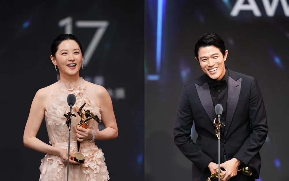 韩国女星李英爱（左）及日本男星铃木亮平获颁“卓越亚洲电影人大奖”。（取自亚洲电影大奖脸书）