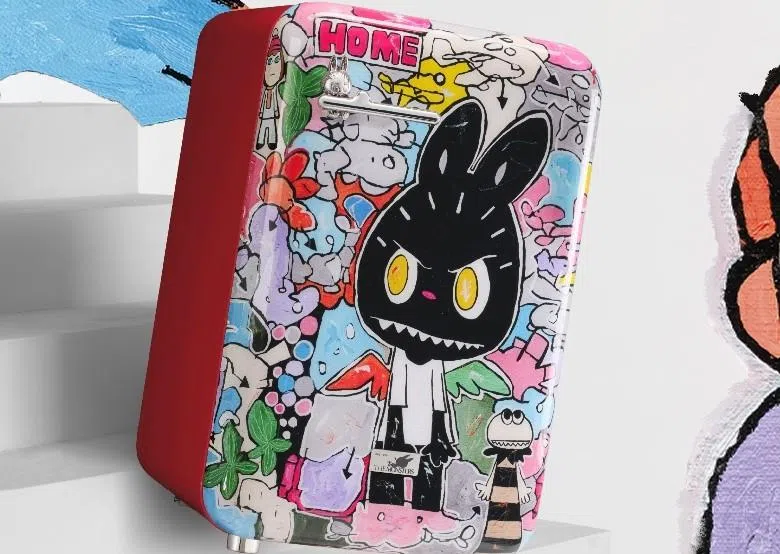 图为泡泡玛特此次发布的其中一款Labubu冰箱——Home款。（泡泡玛特微博）