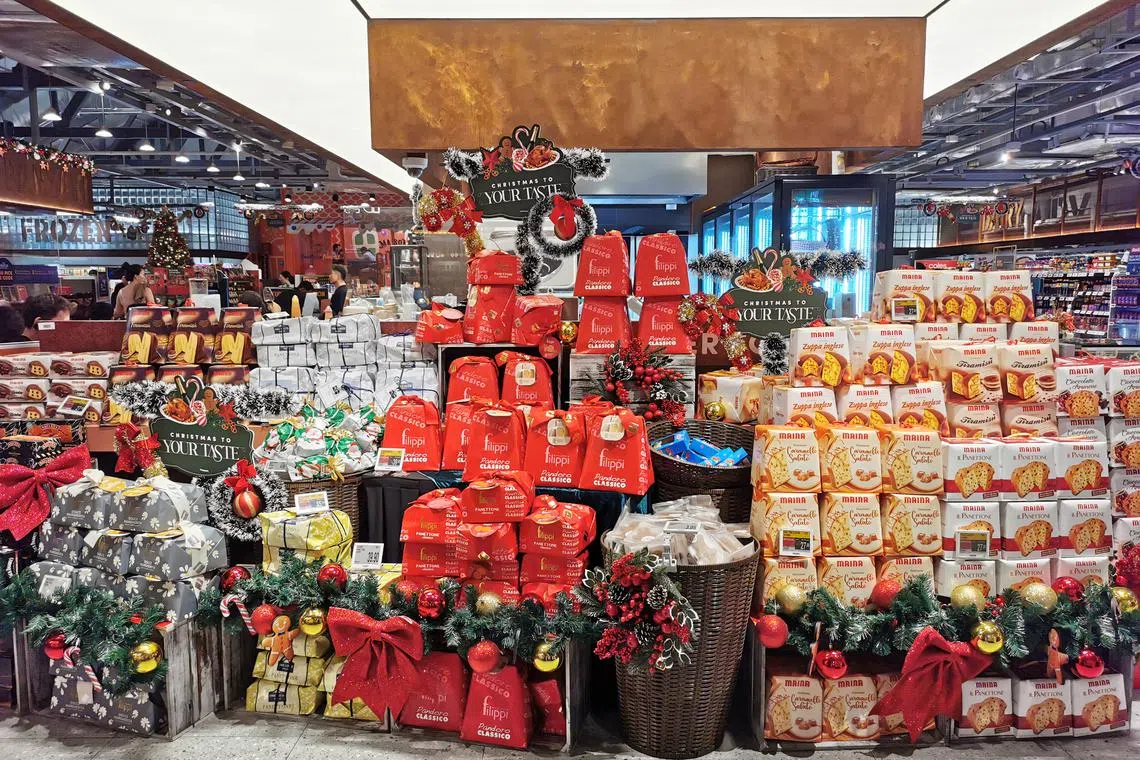 平价集团从意大利经进多种口味和品牌的潘尼朵尼。（商家提供）