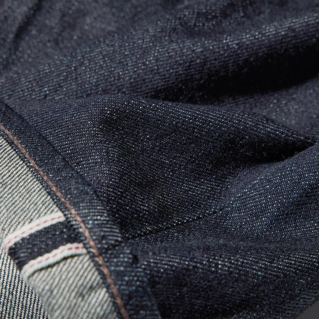 识货人喜欢裤脚反面有“赤耳”（Selvage）的牛仔裤。（Uniqlo提供）