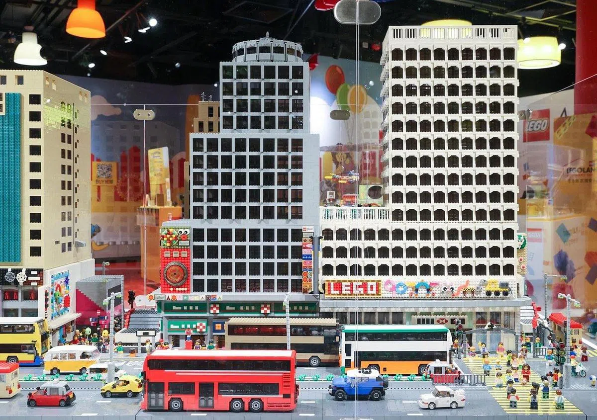 用迷你乐高积木建成的香港地标（图/香港乐高探索中心面簿）。