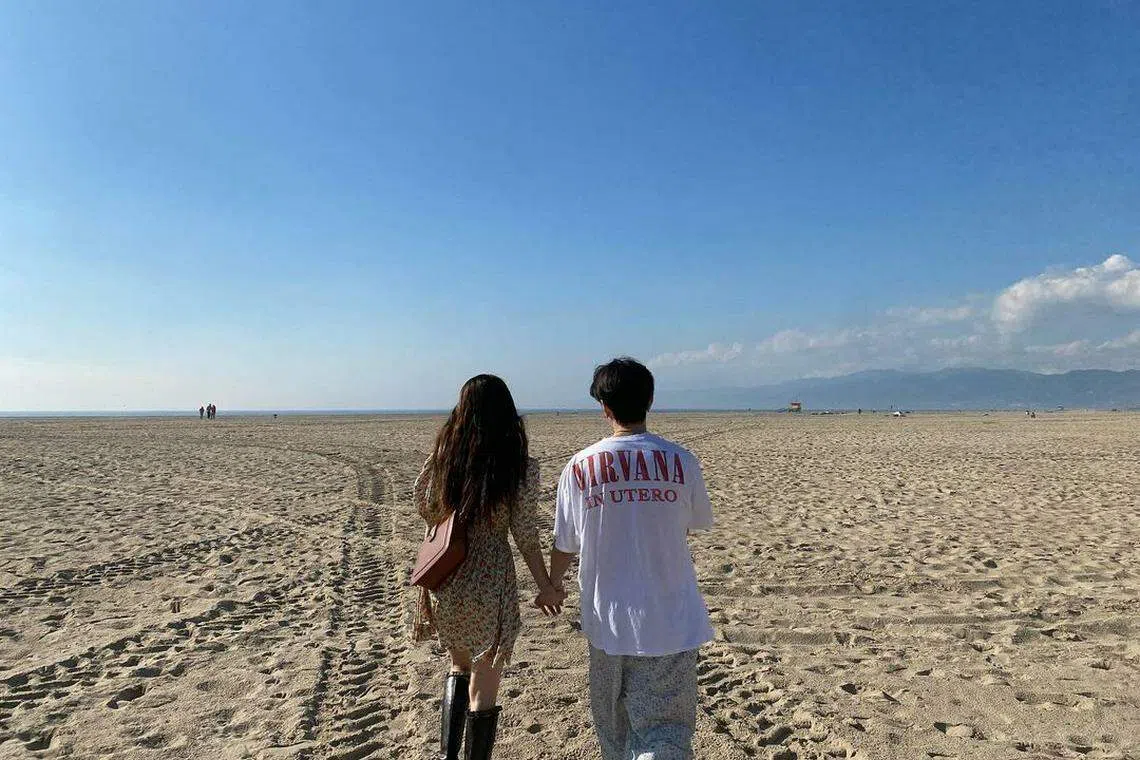 泫雅和龙俊亨2024年1月晒出牵手照认爱。（取自泫雅IG）