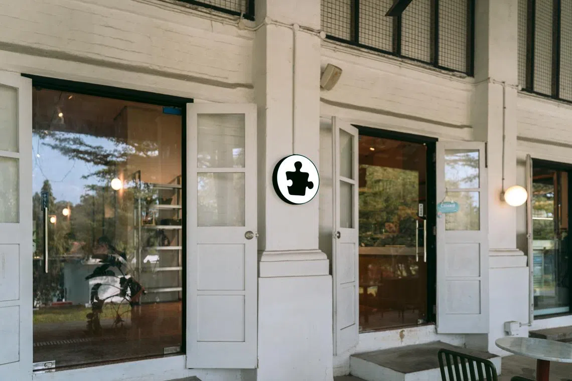 Puzzle Coffee的户外用餐区，可享受大自然的静谧和谐。（餐馆提供）