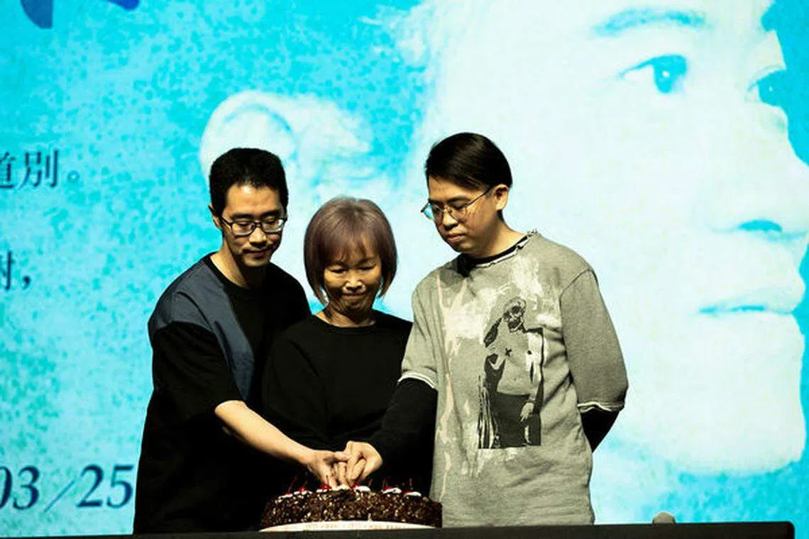 熊美玲与两个儿子。（互联网）