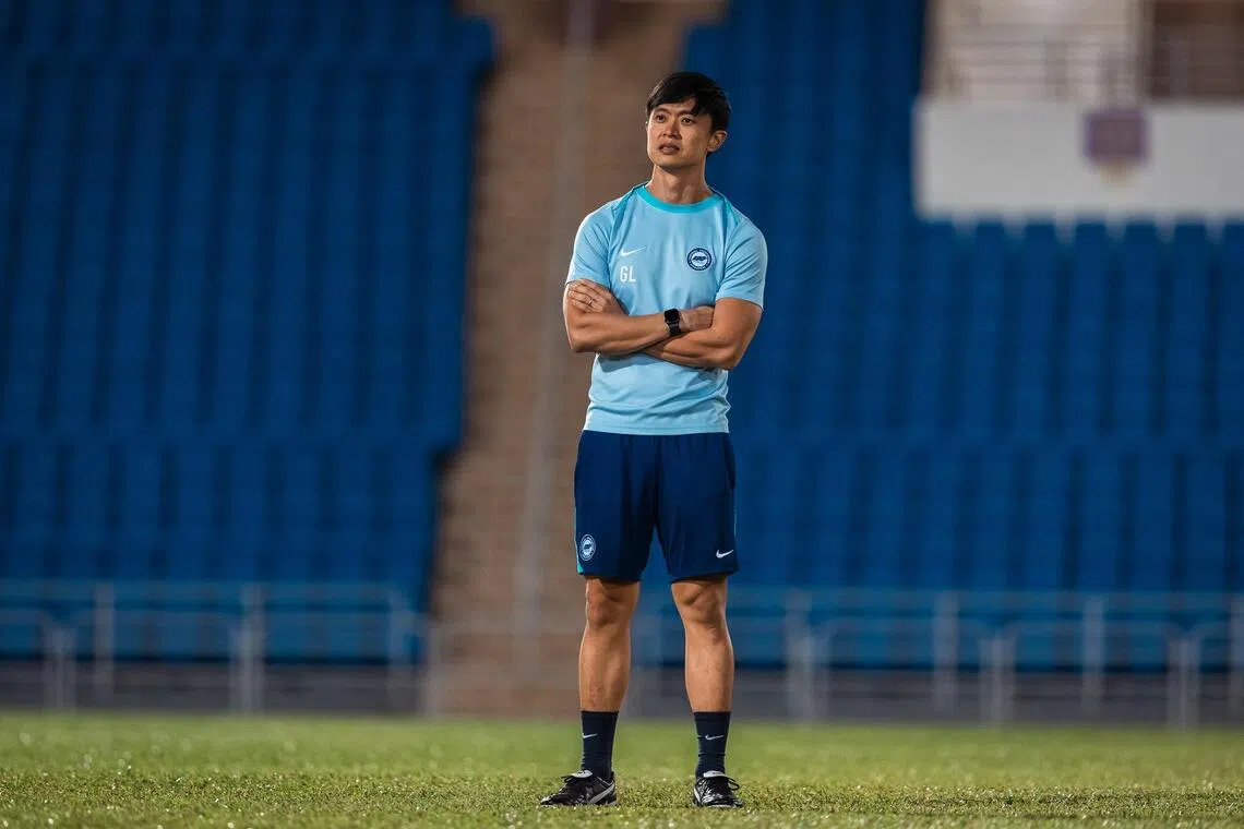 雄狮临时主帅李斯平曾是新超联赛淡滨尼流浪的主帅，在今年6月底接过因个人原因辞职的原雄狮日籍主帅小仓勉的职务。（新加坡足球总会提供）