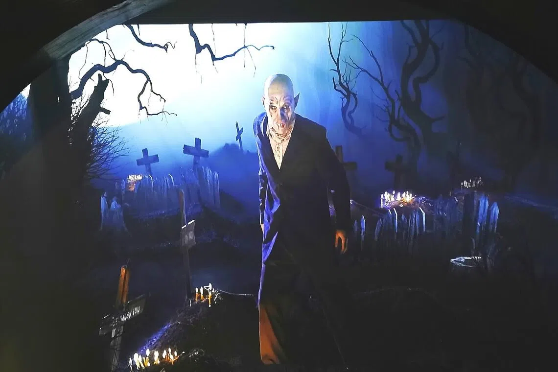 城堡内幽暗的房间，将小说中的德古拉伯爵与弗拉德形象巧妙交织。（许月英摄）