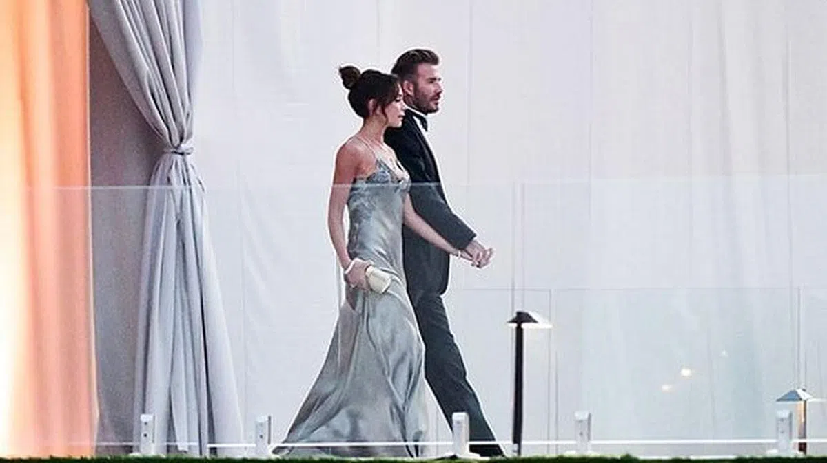 David Beckham与Victoria Beckham盛装出席长子婚宴。（图/互联网）
