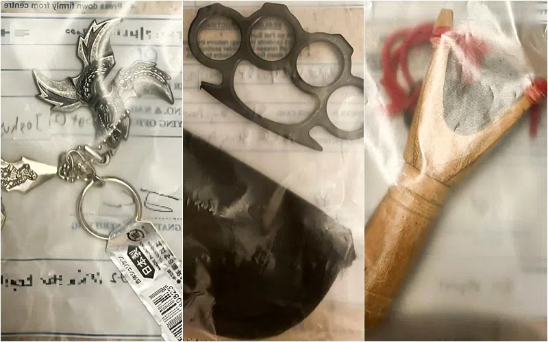 过去一年在樟宜航空货运中心起获的攻击性武器增多了，包括忍者飞镖钥匙扣、指节套、弹弓等。（新加坡警察部队提供）