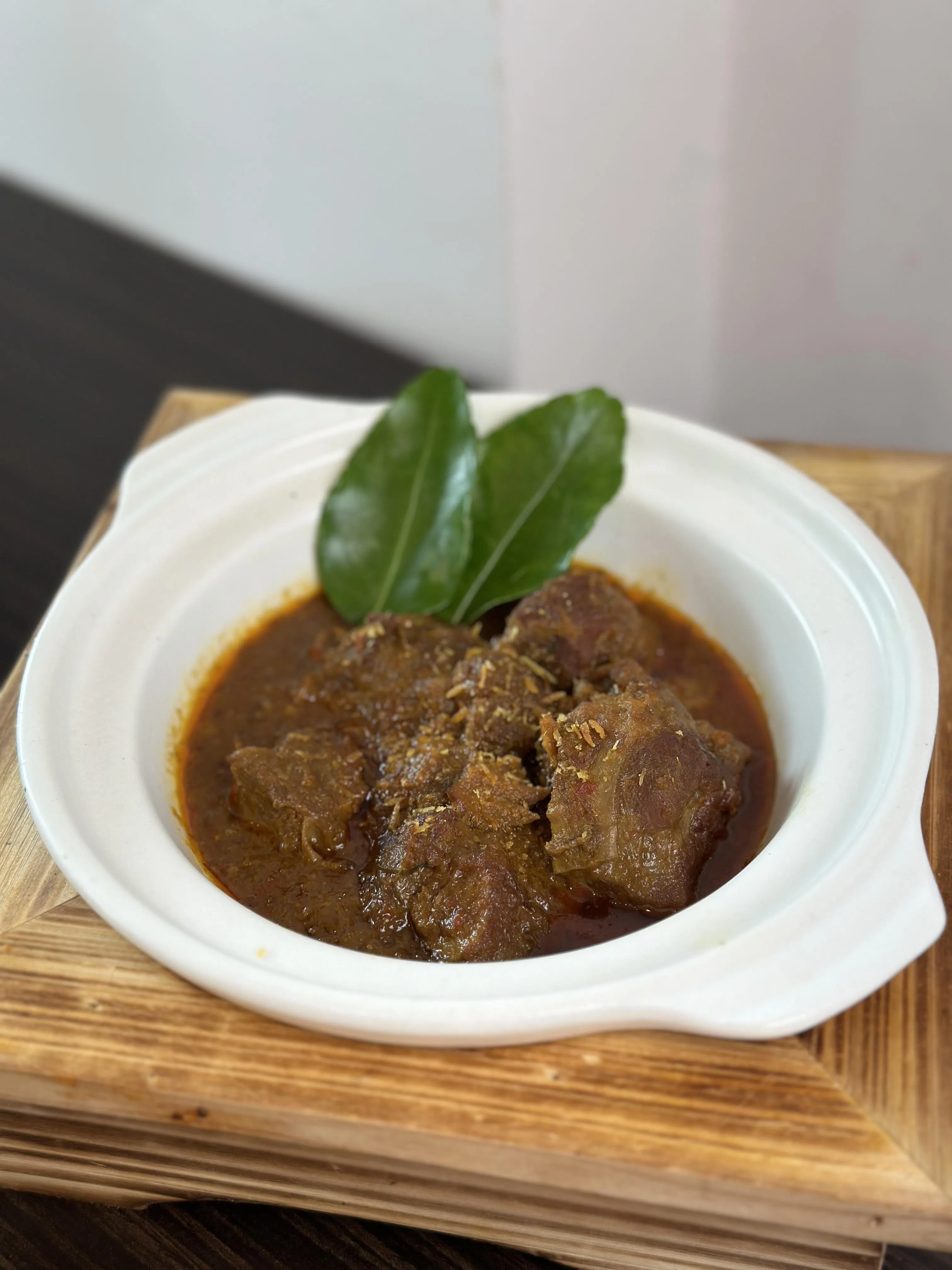 仁当牛肉以椰奶和多钟香料慢炖，牛肉肉质软嫩。（叶晓虹摄）