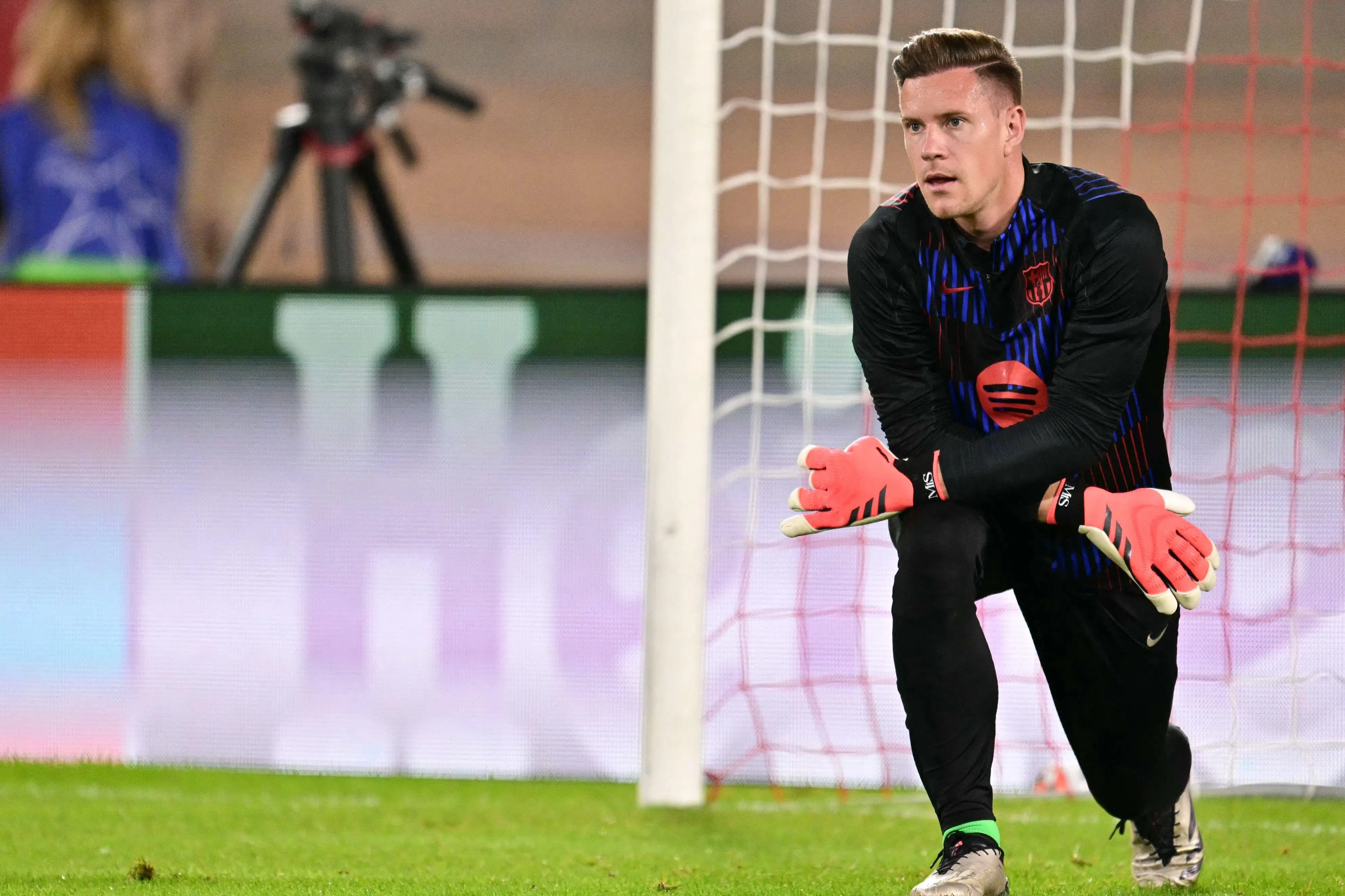 巴塞门将特尔施特根已进行右膝髌腱手术。（法新社）