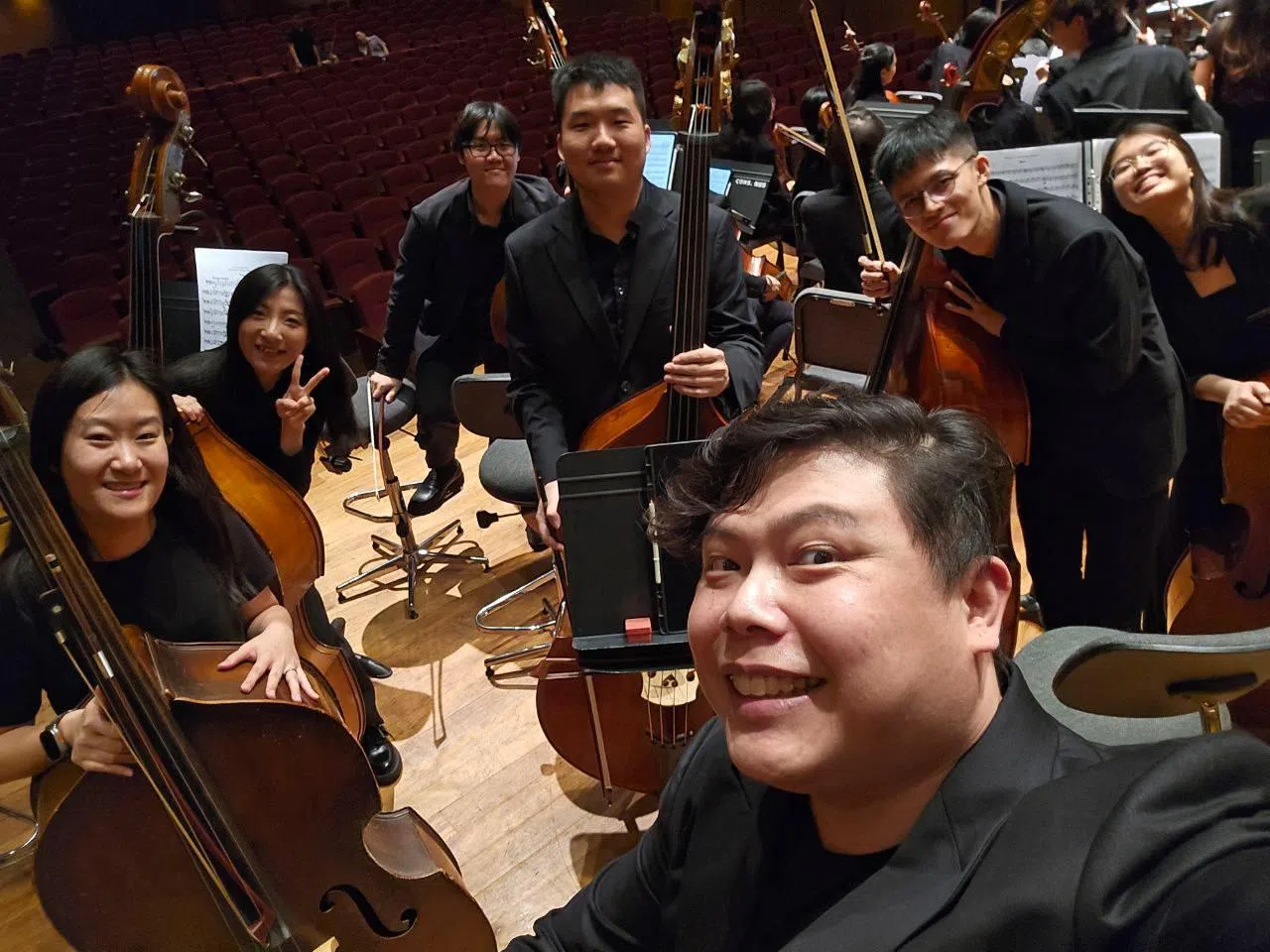 国大华乐团与交响乐团成员黄兆弘（后排右二）说，艺术扩大了他的社交圈，若校园生活只有讲堂课和辅导课，一定会是枯燥乏味的。（受访者提供）