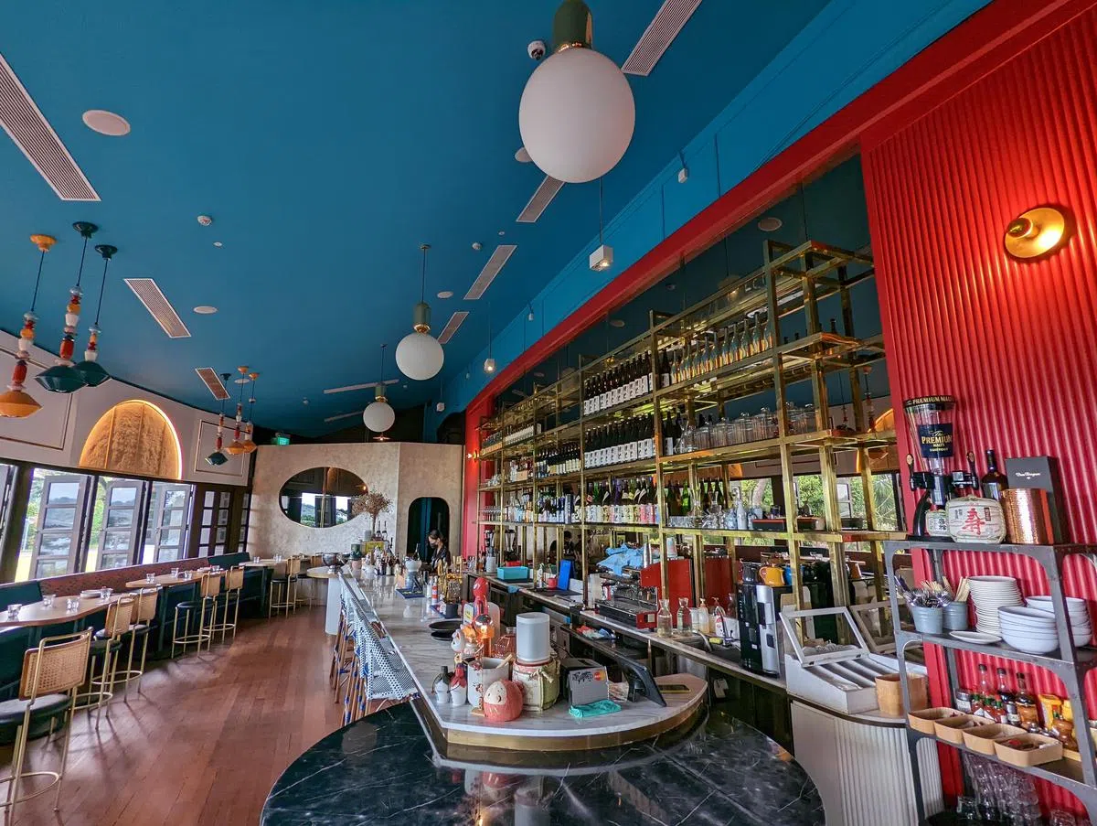 特别推荐菜单上的韩式豆腐汤和特调柚子鸡尾酒，搭配一起让人耳目一新。（摄影 / 叶振忠）