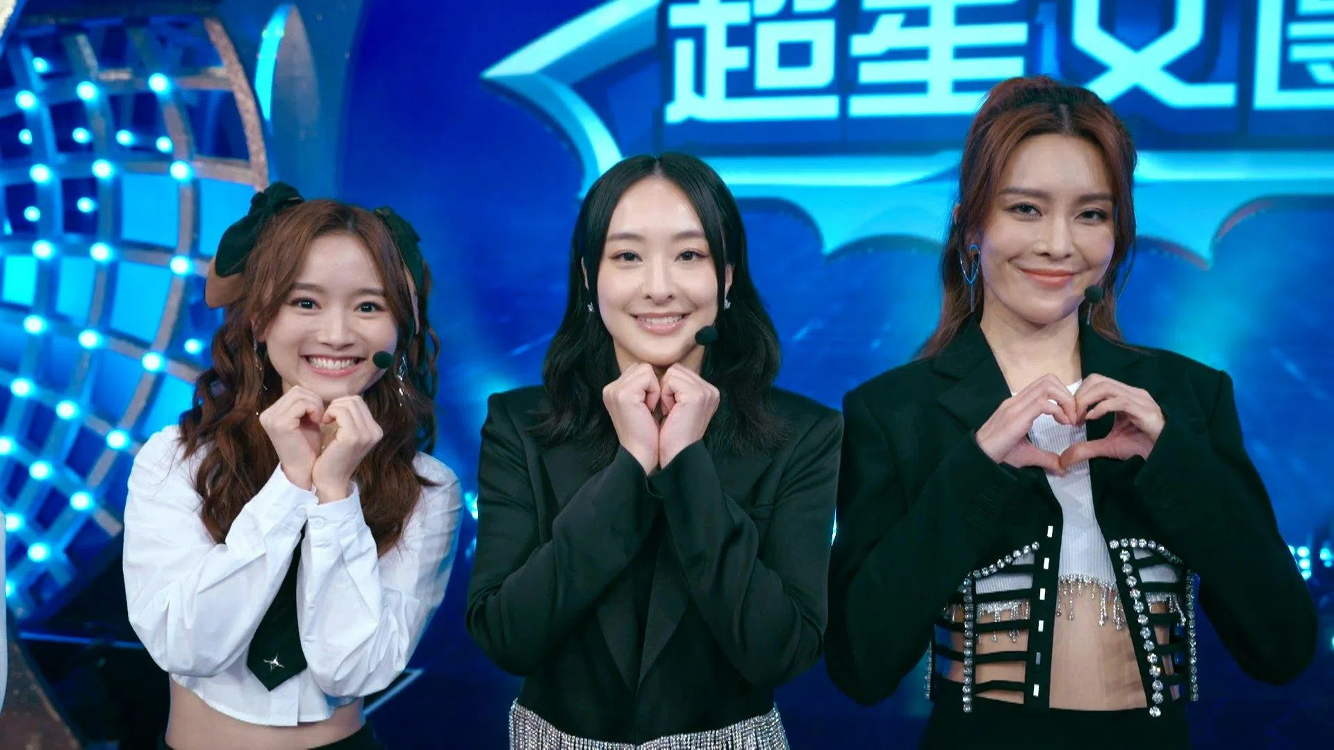 张曦雯（右起）在戏里为完成卧底任务，与陈滢、罗毓仪组成女团参加选秀。（互联网）