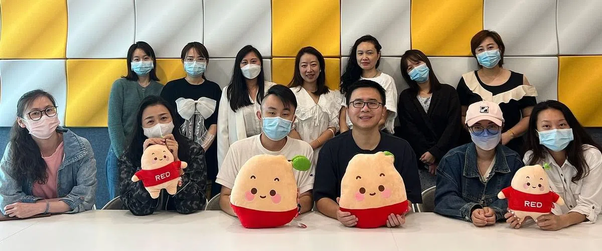 德仁主要是让客户的华文广告，通过微信、小红书、以及TikTok，来达到预期的效果。图为德仁营销公司团队。（图/德仁营销公司提供）