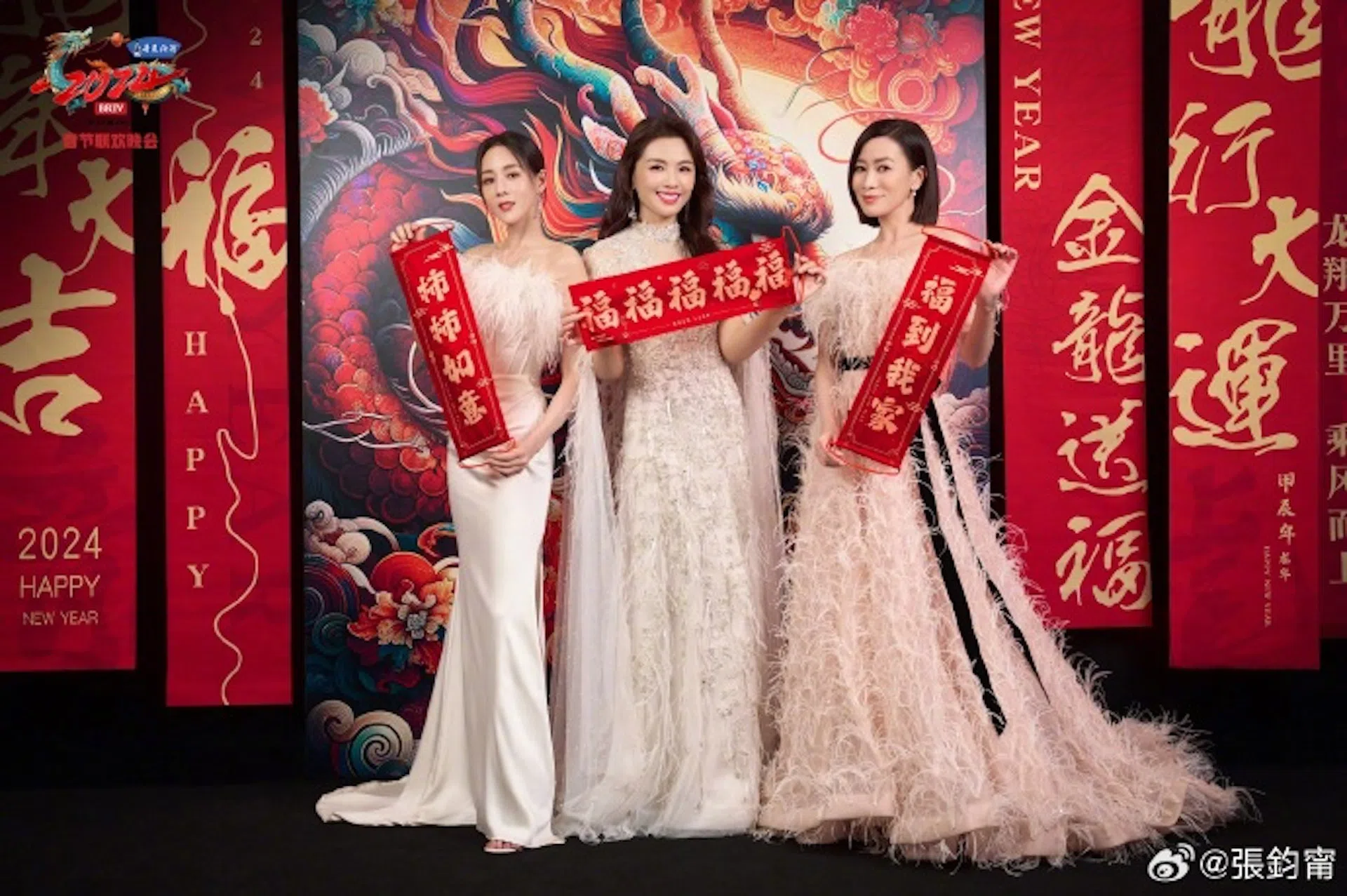 张钧甯（左起）在微博分享与刘涛和佘诗曼的合照。（取自微博）