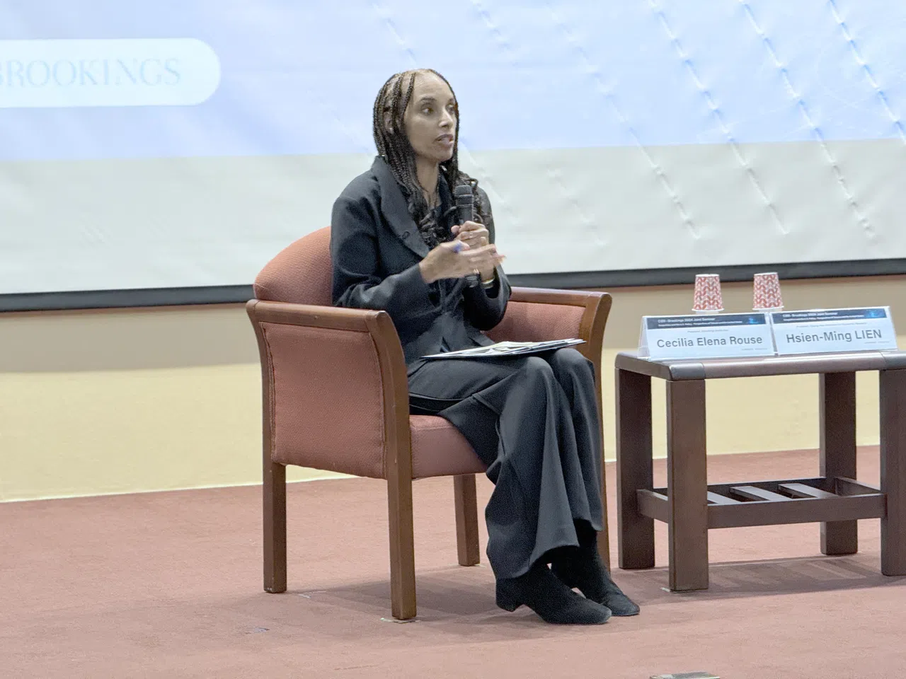 曾任白宫经济顾问委员会主席的美国智库布鲁金斯学会主席罗斯（ Cecilia Rouse）12月19日在台北出席研讨会时指出， 中国政府可能会采取一系列的应对措施，回应特朗普的政策。（缪宗翰摄）