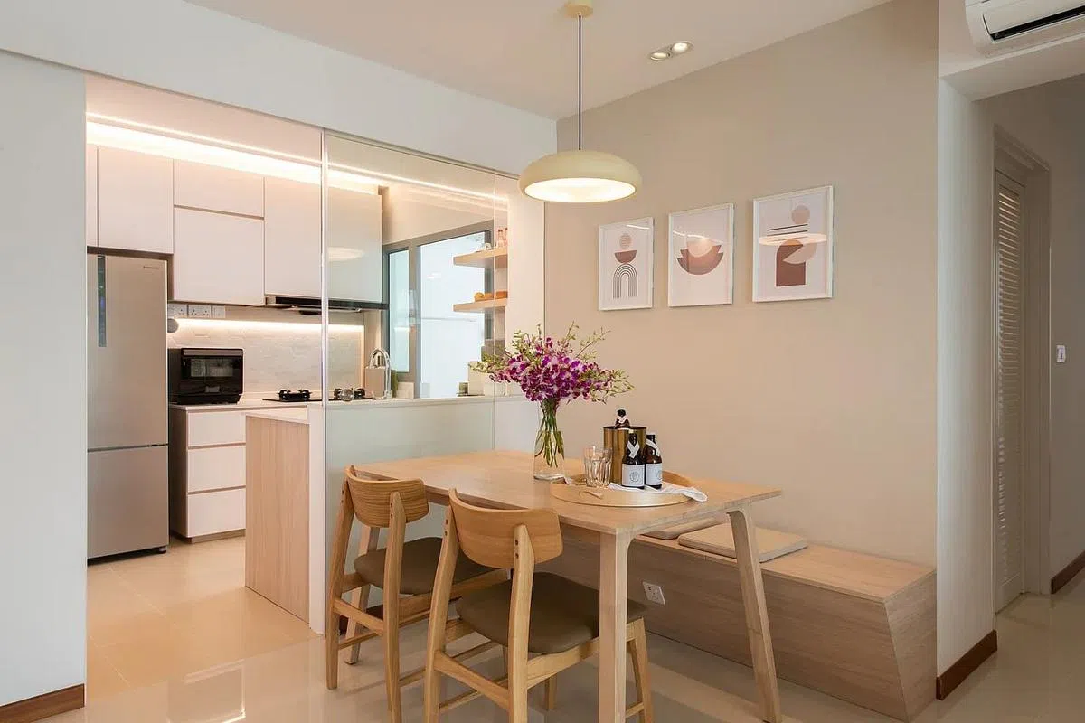 饭厅和厨房采半开放式的布局。（Fyner Interior提供照片）