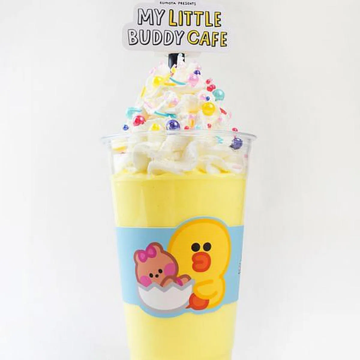 SALLY　Mango Frappe：芒果冰沙淋上鲜奶油和彩色珍珠糖，盛在有Sally装饰的杯子中（图/商家提供）。