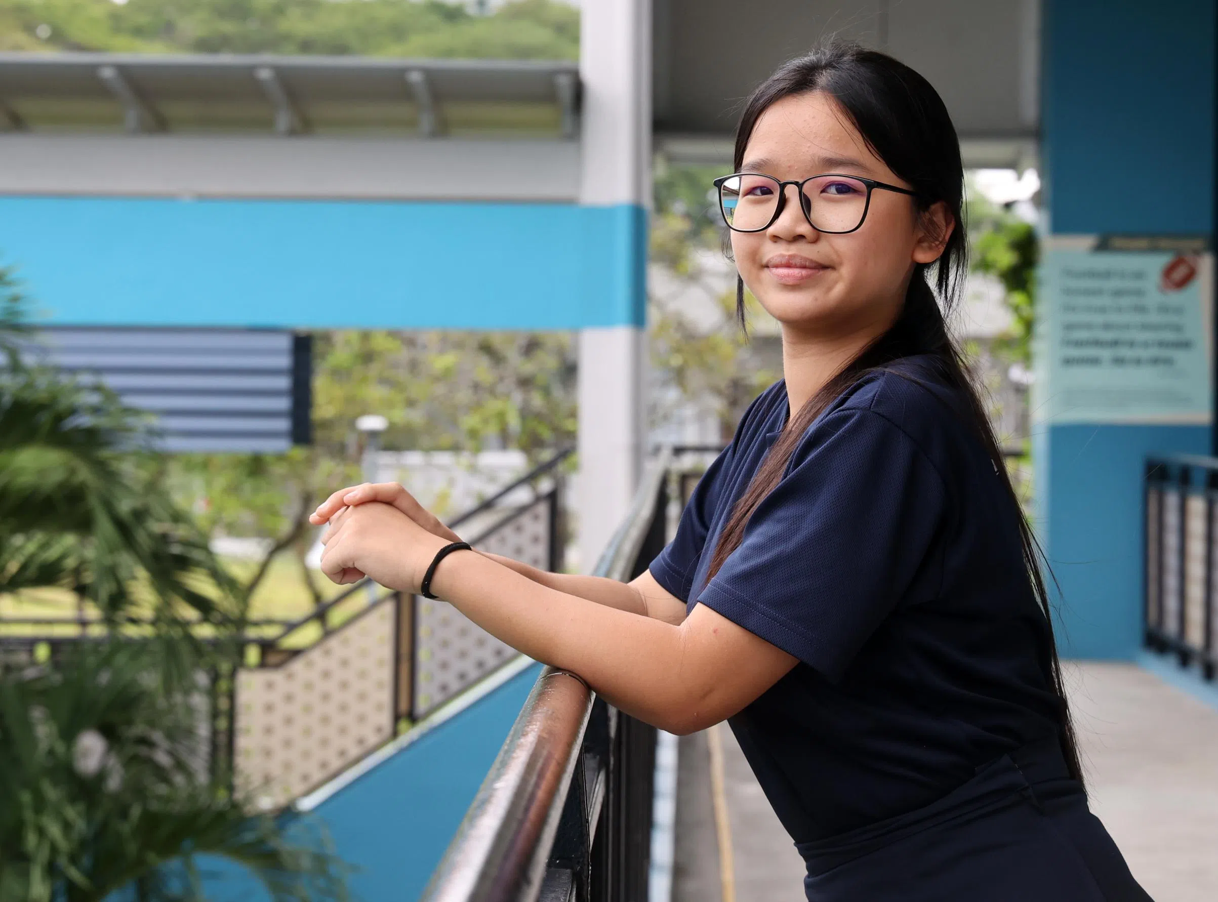 军港中学中一生颜芯瓶说，通过新谣，她进一步了解本地的历史与文化。（萧紫薇摄）