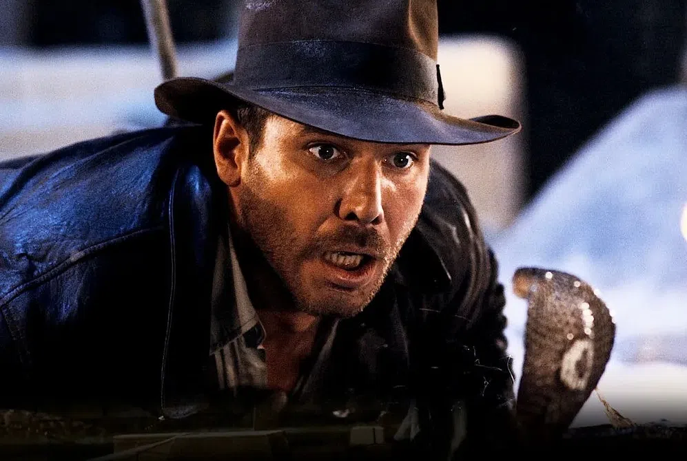 《夺宝奇兵》里的英雄男主上山下海都无惧，看到蛇却腿软。（互联网）