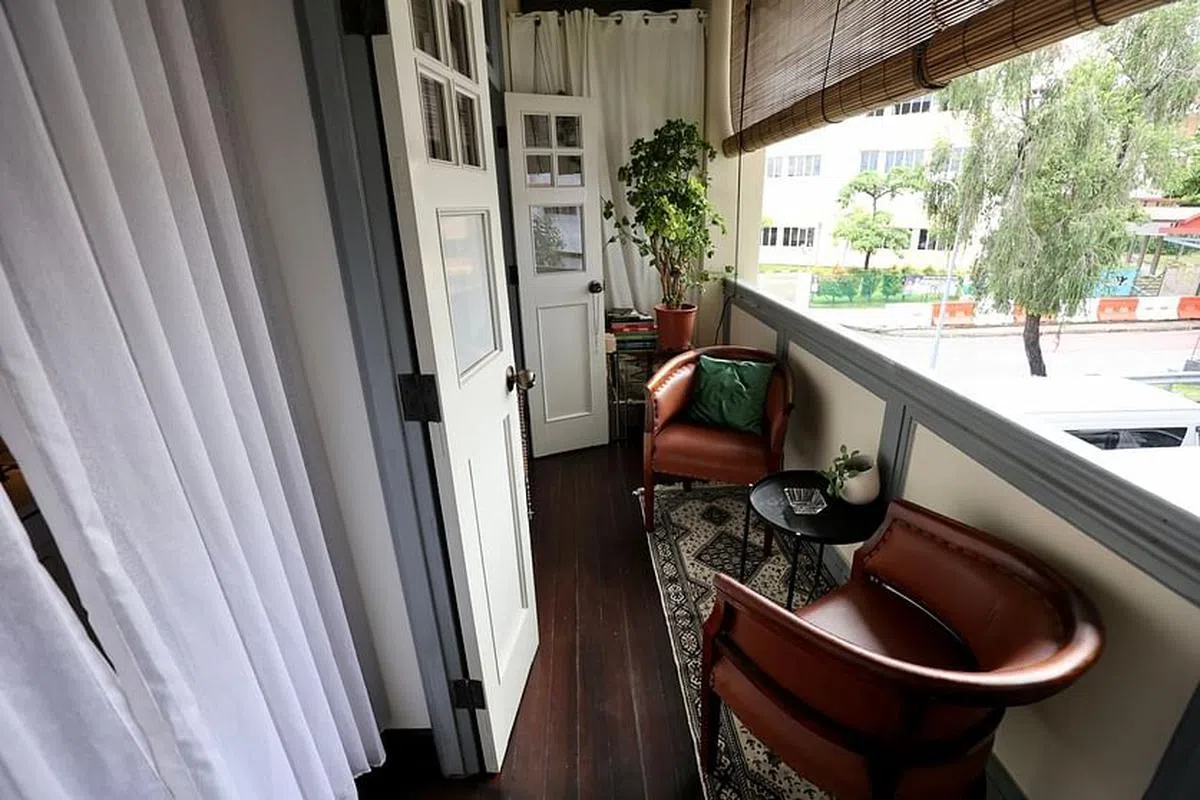 二楼卧房外的阳台是屋主修身养性的空间。