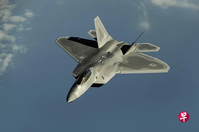 美海军测试射程达300英里先进空对空导弹