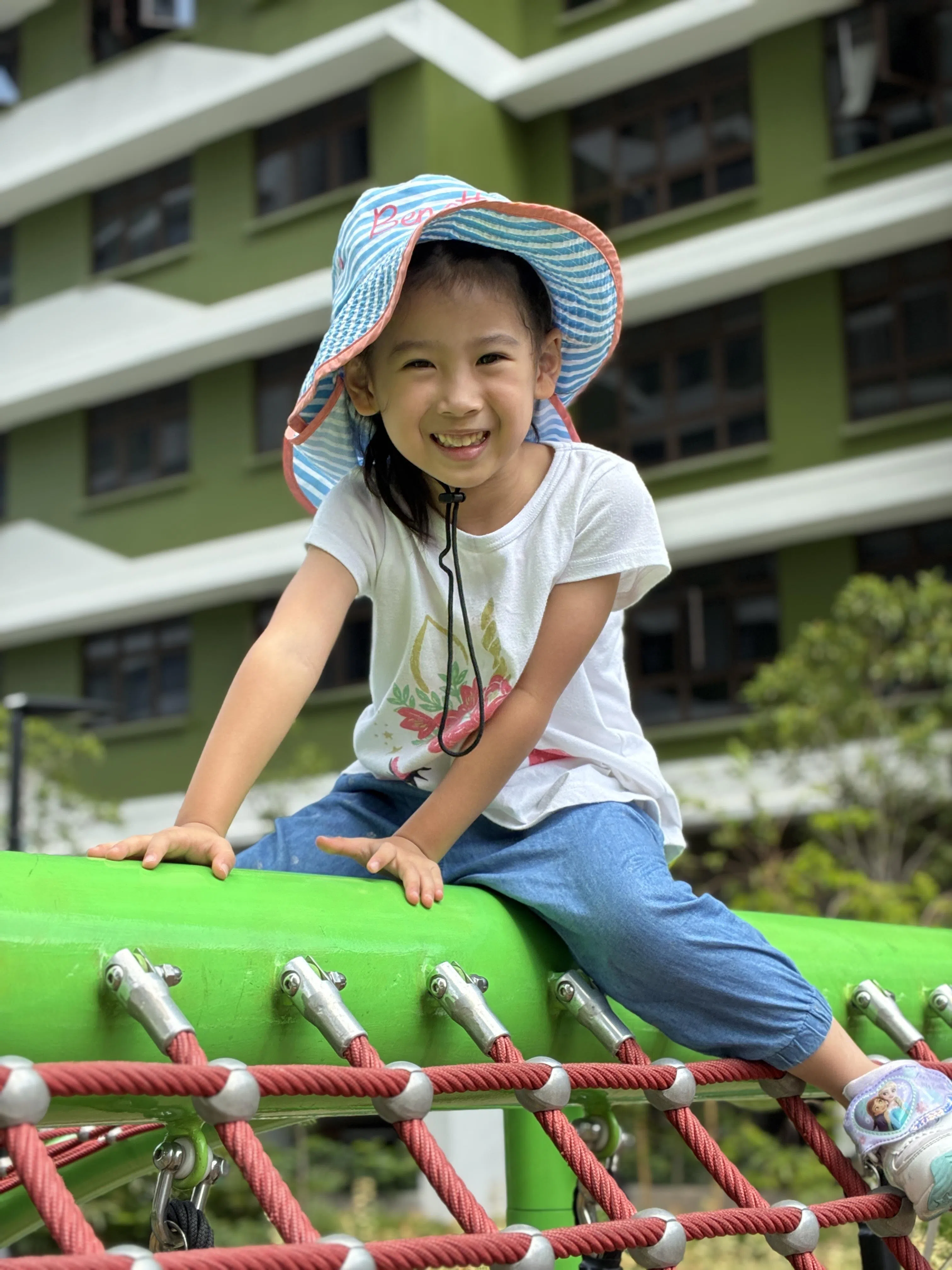 人像拍摄表现出色，肤色自然准确。（黄少伟摄）