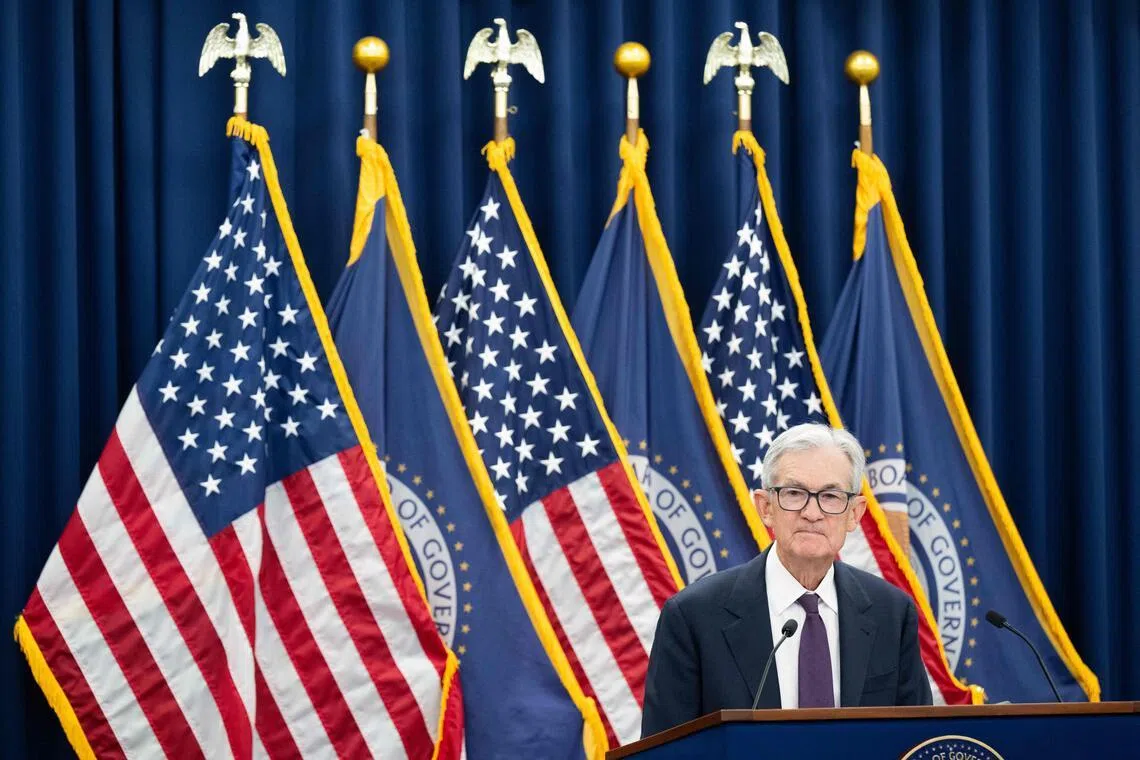 美联储维持利率不变 二理事投反对票