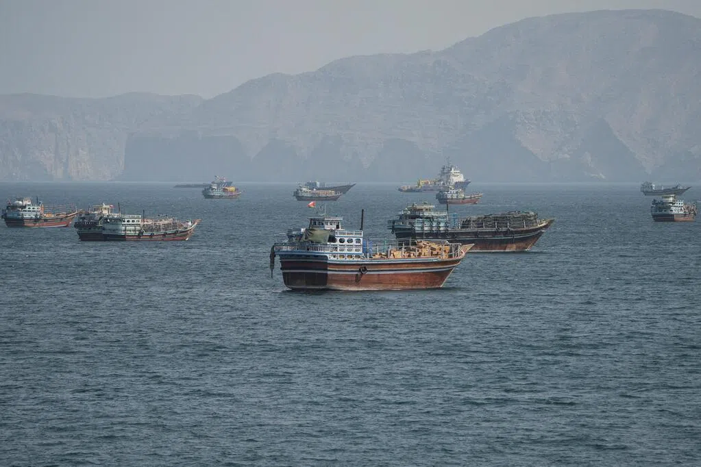 一艘货船企图突破海上封锁 在阿曼湾遭美军击停