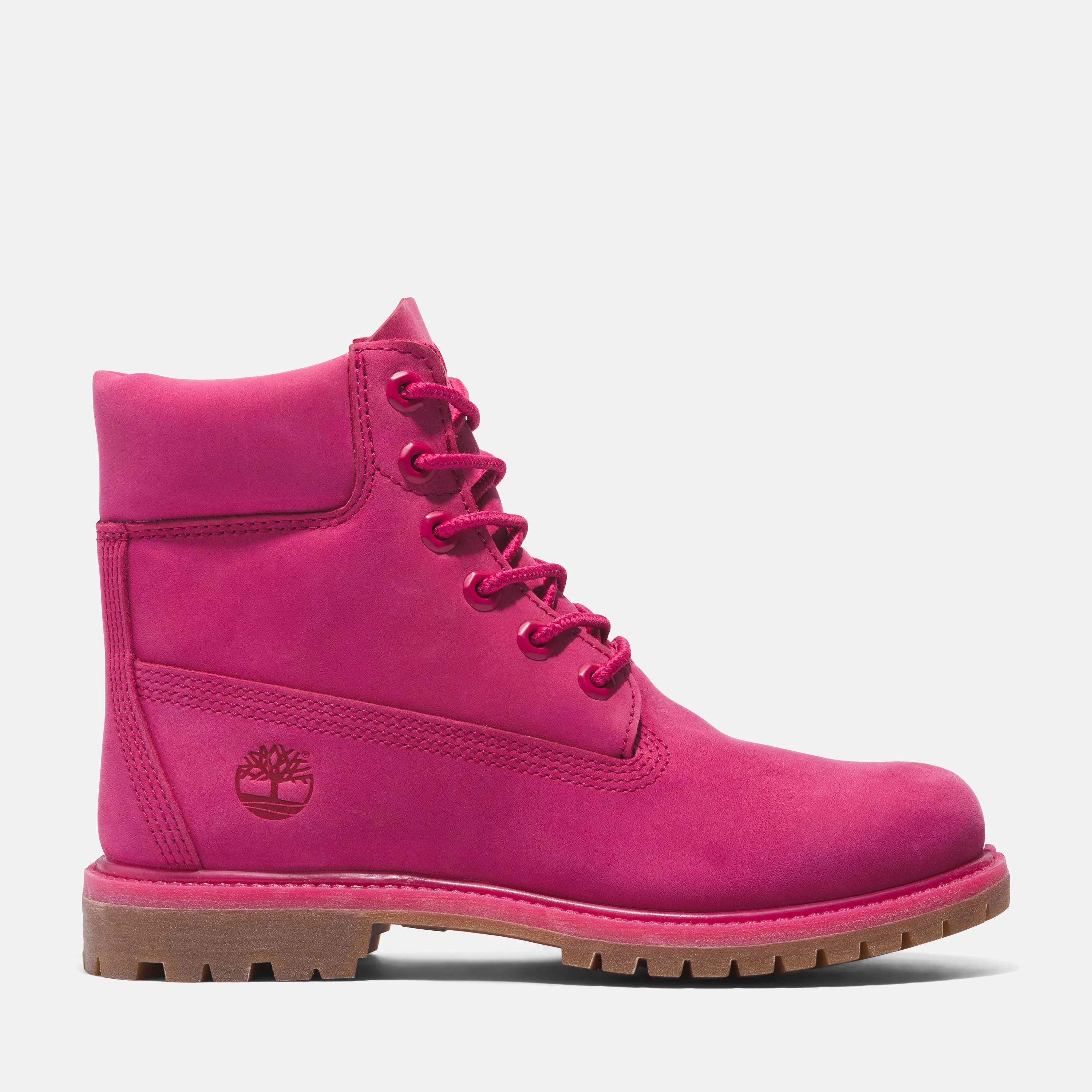 Timberland的50周年特别款6英寸防水女靴，让你在冬日里走出一番飒爽。（取自品牌官网）
