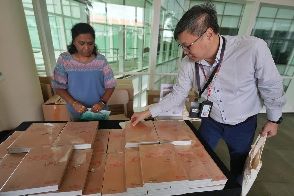 新书《〈信天翁档案〉：揭开新马分家内情》12月7日正式发布。（唐家鸿摄）