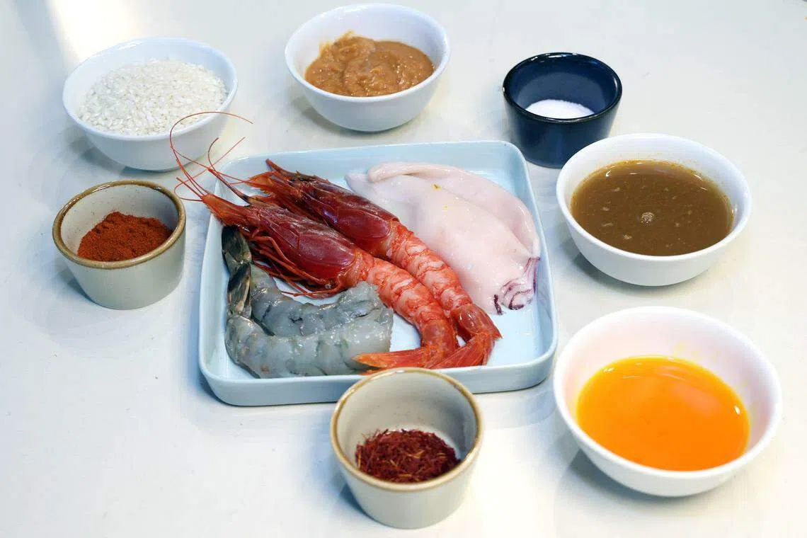 西班牙海鲜饭材料。（邝启聪摄）