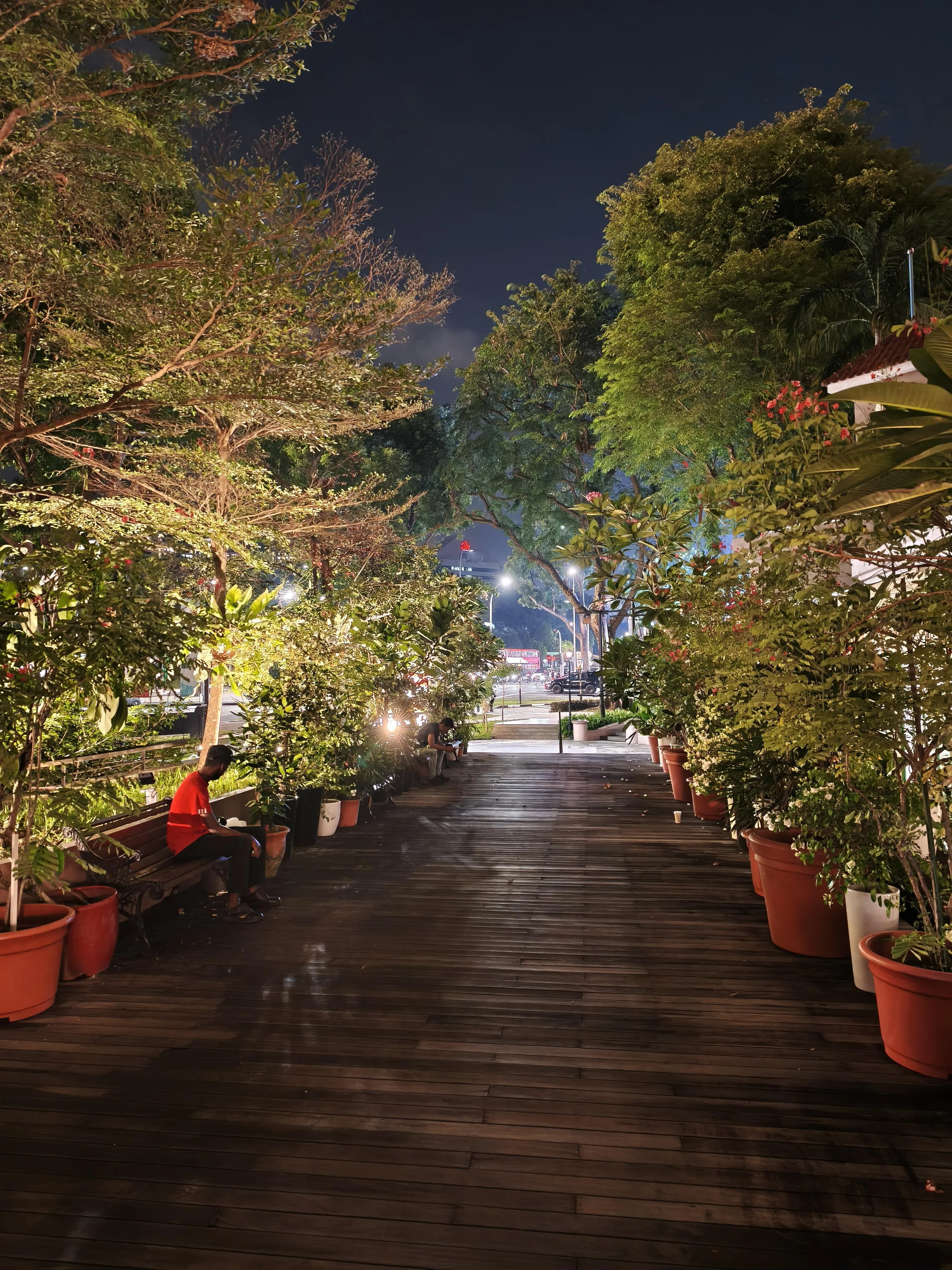 即便在昏暗环境下，15T Pro也能拍出相当清晰画面，亮度自然不过曝。（黄少伟摄）