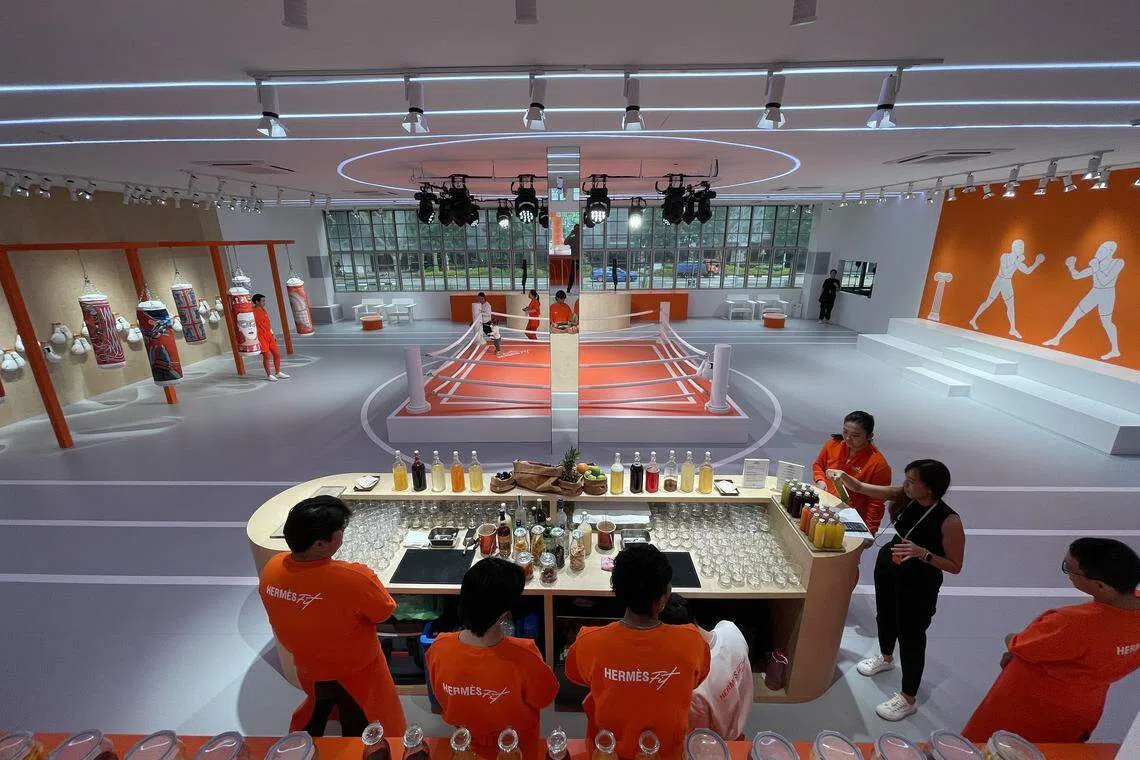 二楼擂台区还设有果汁吧。（林方伟摄）