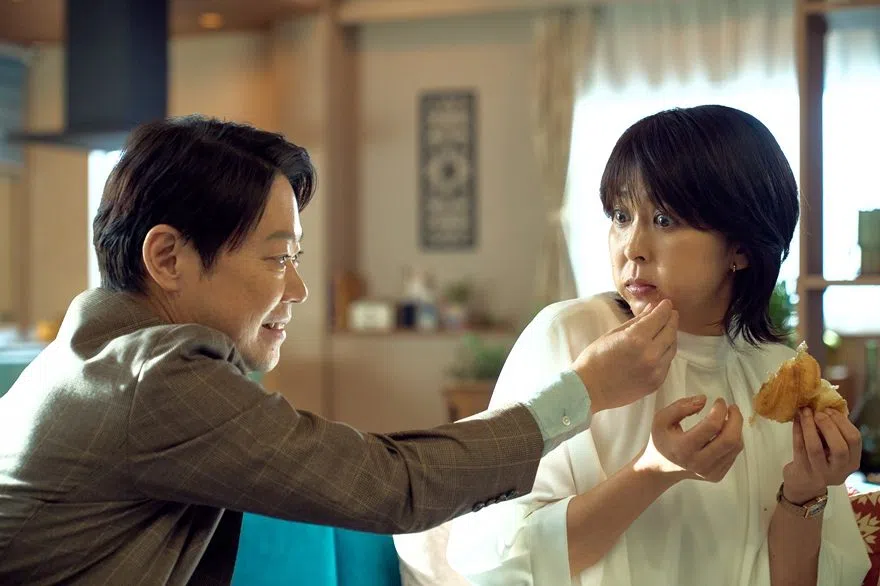 编剧大石静写的一幕吃可颂的戏，深化人物性格，制造诡异氛围。（互联网）