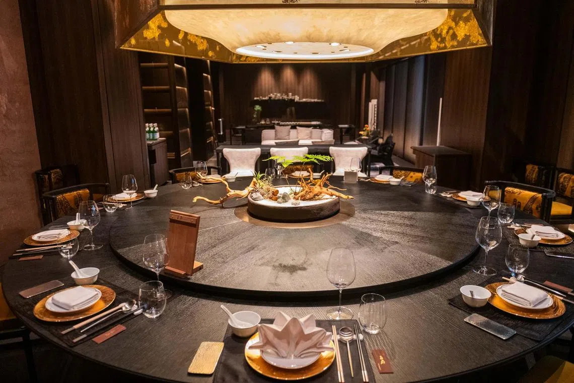 新加坡甬府餐馆走高端精致路线，每间包房还有品茗设备。（特约陈佳誉摄）