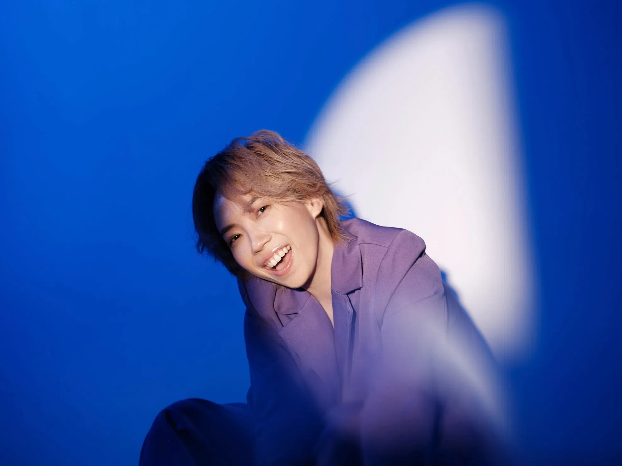 陈迪雅在外滩绊倒后突然失去意识，吓坏杨佳盈。（受访者提供）