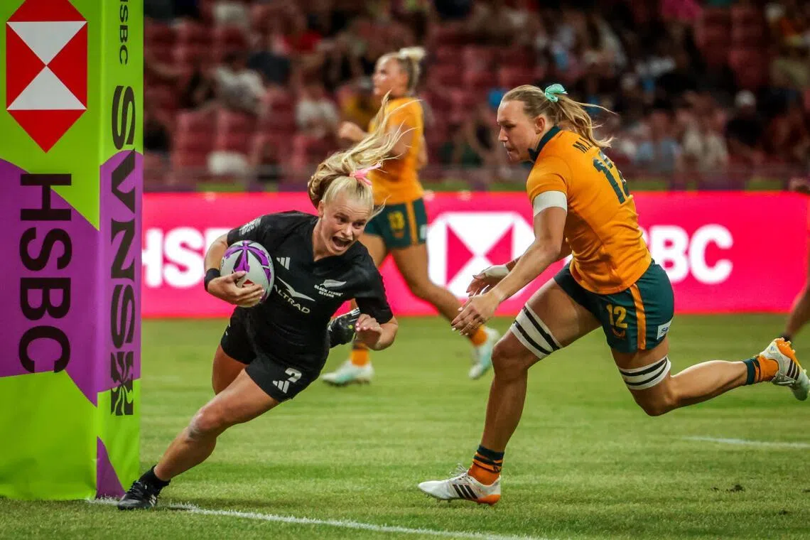 新西兰球员乔贾·米勒（左）得分并列全队最高，赛后获评决赛最佳球员。（叶振忠摄）