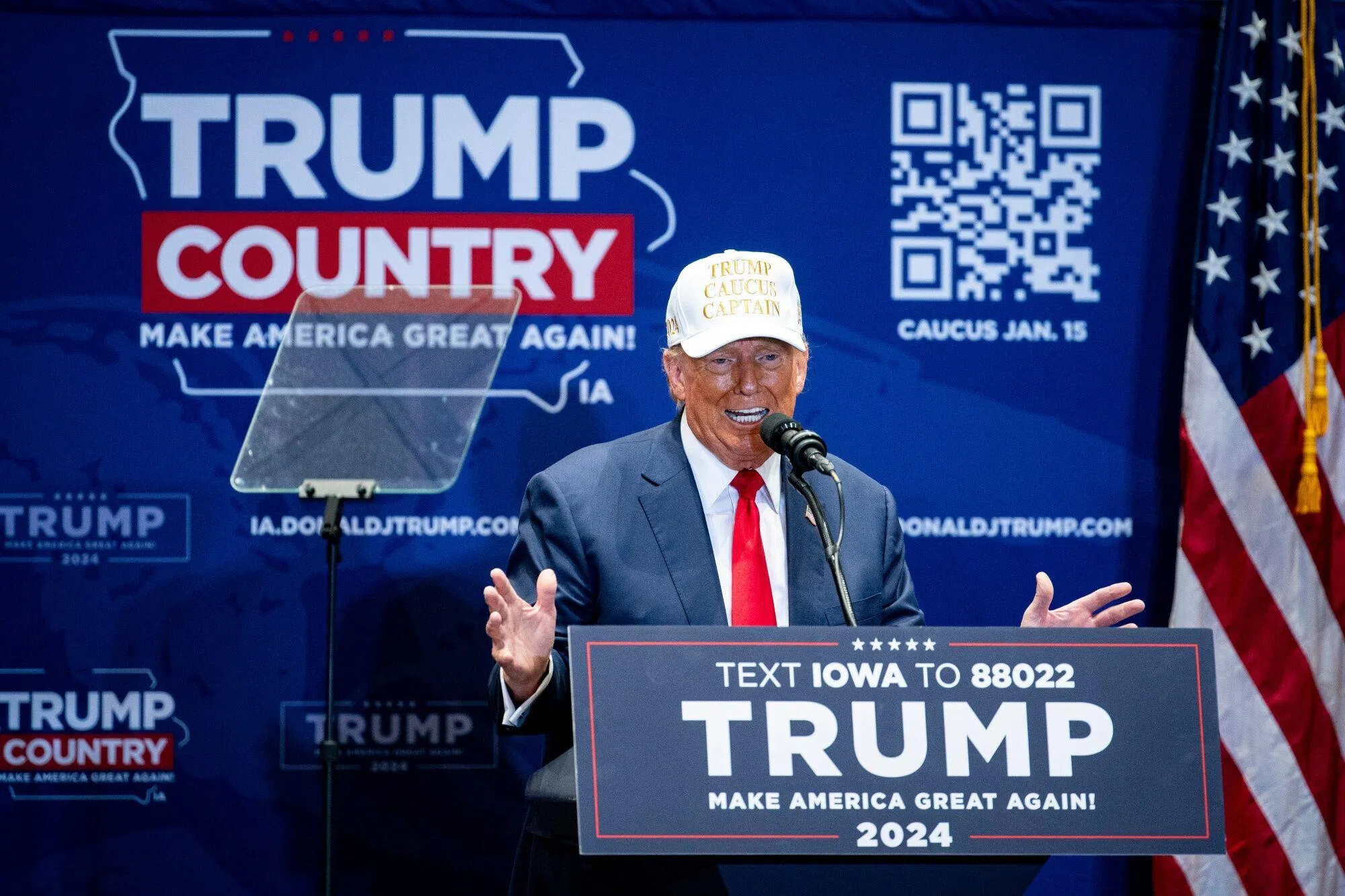 特朗普1月14日在得梅因以南城市印第安诺拉叮咛支持者，“明天穿得暖和点”，“多冷都要挺住，一定要出来拯救美国”。（彭博社）