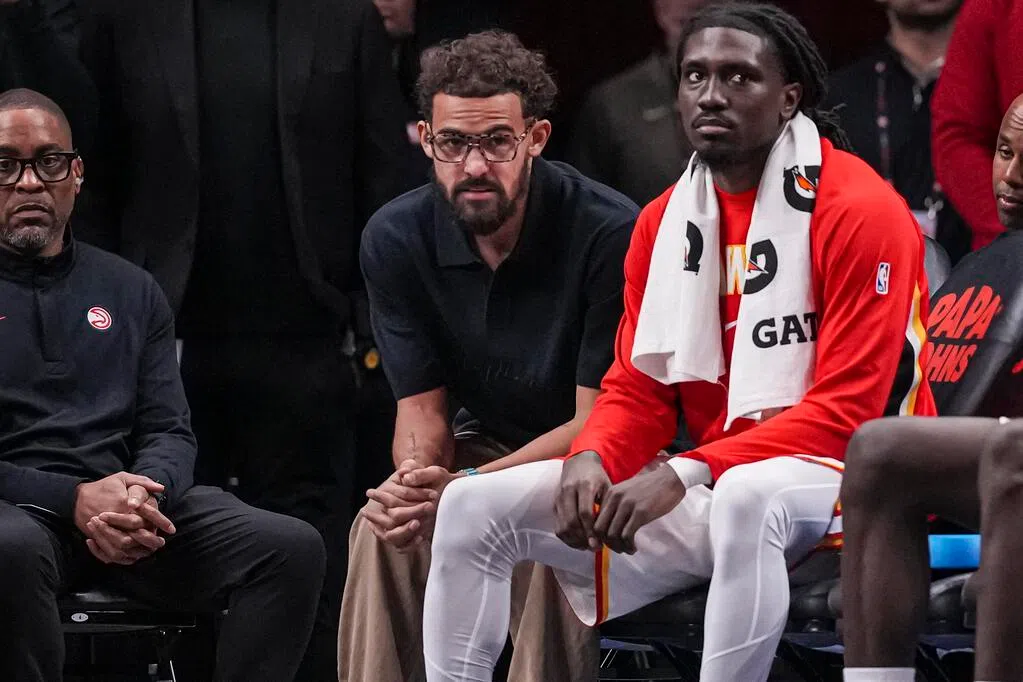 比赛中得知过档巫师 鹰队NBA球星特雷杨末节落寞离场