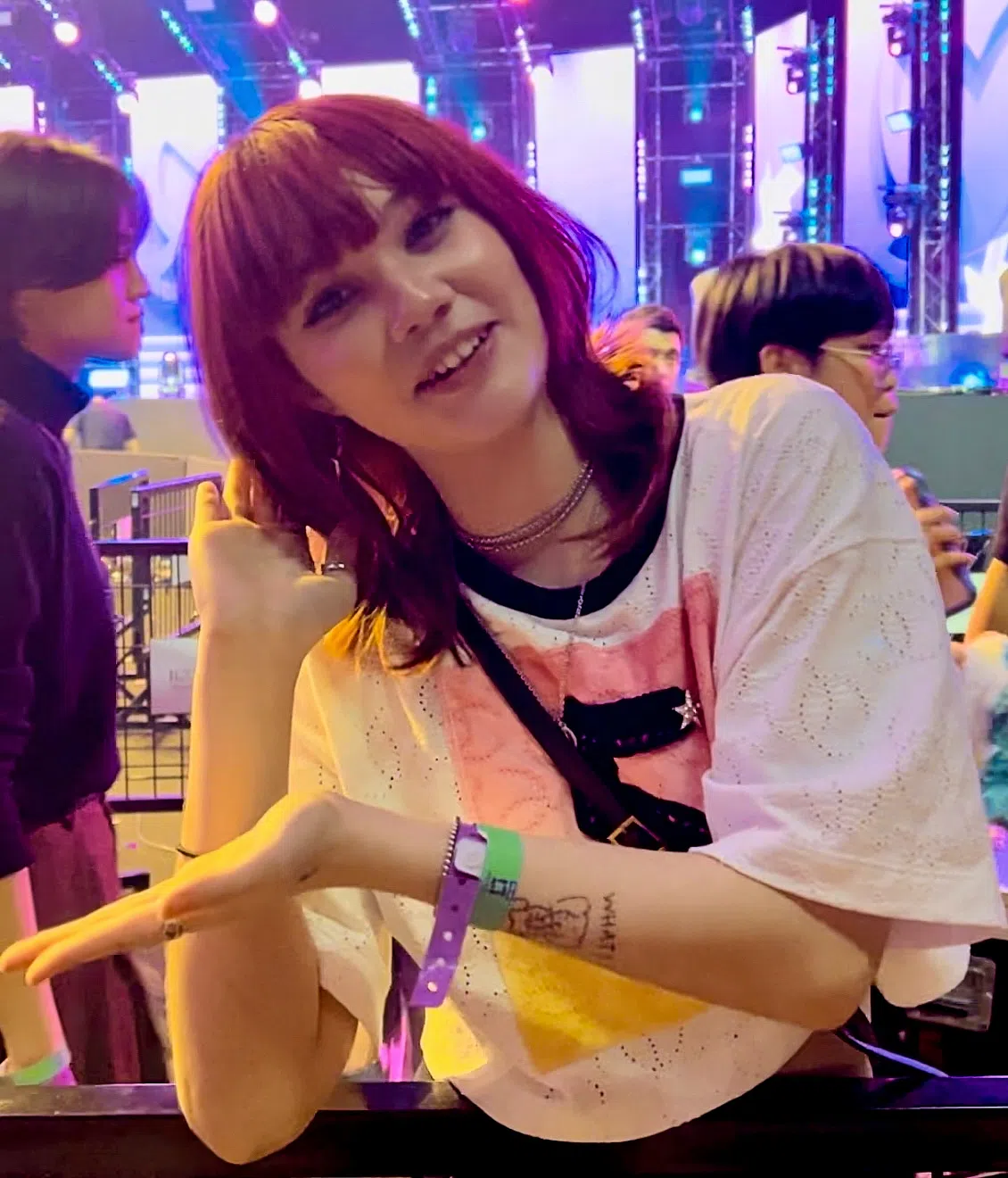 布朗诗蒽是《创造营亚洲》70名学员当中唯一来自新加坡的代表，虽然她在首轮被淘汰离开了舞台，但成团夜特地飞泰支持昔日战友。（王英敏摄）