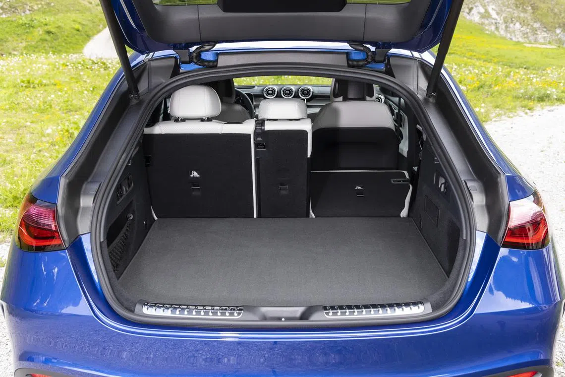 行李厢空间为525升，折叠后排座椅椅背可腾出更大空间。（马赛地提供）